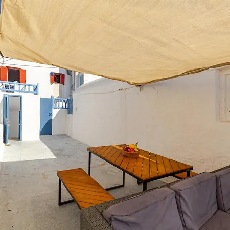 Elenitas Town House With Veranda And Sea View